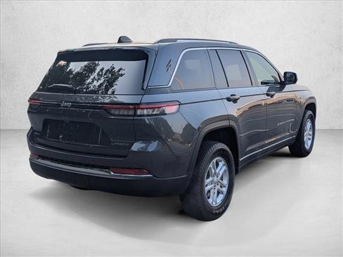 Used 2023 Jeep Grand Cherokee Laredo w/ Luxury Tech Group I AWD/4WD image 5
