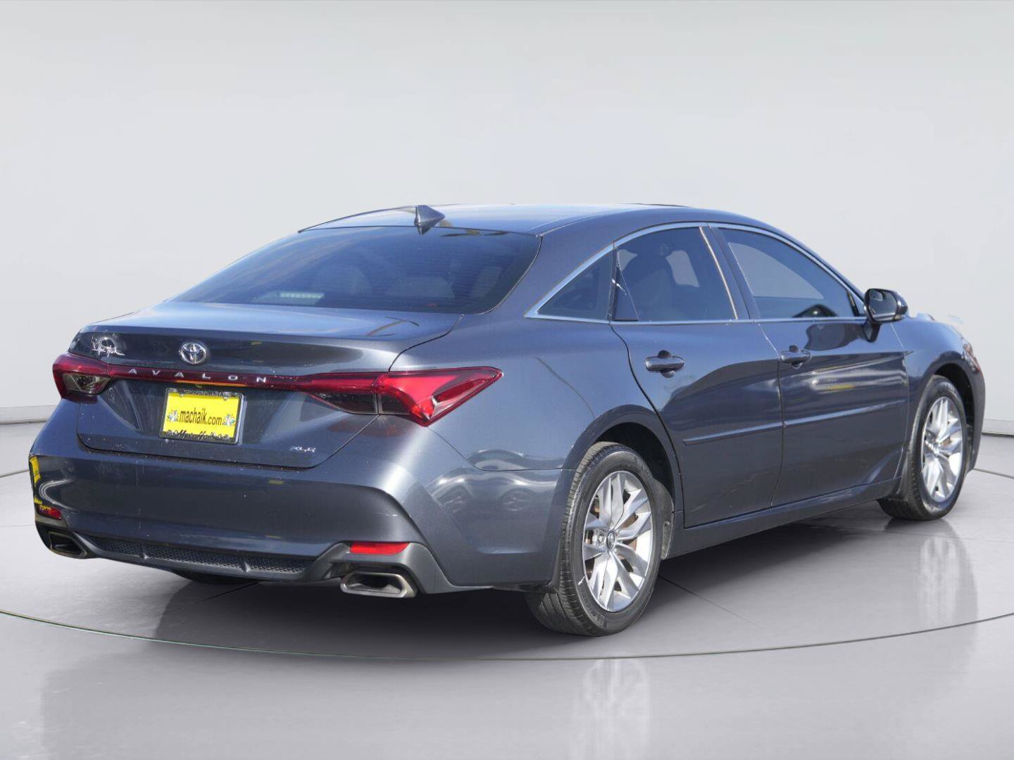 Used 2019 Toyota Avalon XLE w/ Moonroof Package FWD image 6