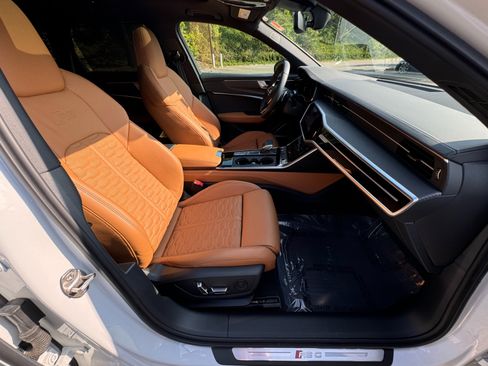 Used 2022 Audi RS 6 w/ Executive Package AWD/4WD image 40