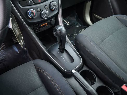Used 2018 Chevrolet Trax LS image 19