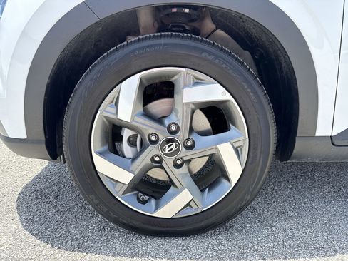 Used 2025 Hyundai Venue SEL FWD image 19