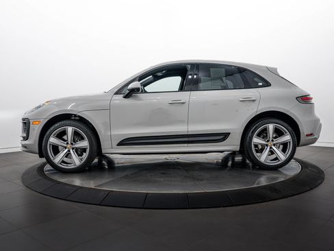 Certified 2026 Porsche Macan AWD/4WD image 2