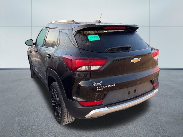 Used 2024 Chevrolet TrailBlazer LT AWD/4WD image 2