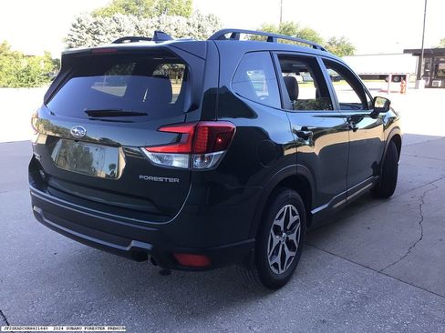 Used 2024 Subaru Forester Premium AWD/4WD image 5