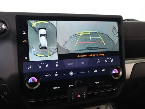 Used 2024 Lexus GX 550 image 6