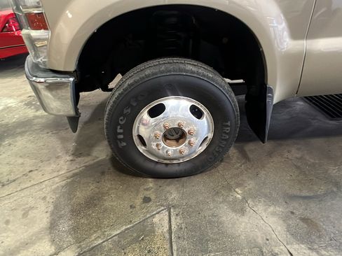 Used 2010 Ford F350 4x4 Crew Cab DRW Super Duty image 9