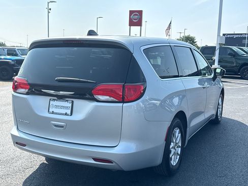 Used 2023 Chrysler Voyager LX FWD image 3