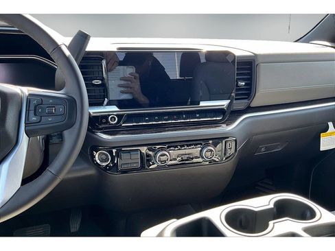 New 2026 GMC Sierra 1500 SLE AWD/4WD image 6