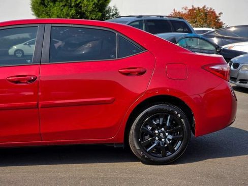 Used 2017 Toyota Corolla LE w/ Carpet Mat Package (TMS) FWD image 8