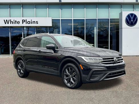 Used 2023 Volkswagen Tiguan SE AWD/4WD image 1