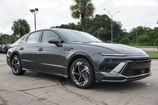 New 2026 Hyundai Sonata SEL FWD image 2