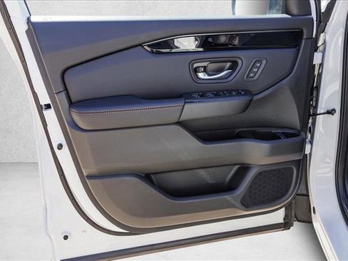 New 2025 Honda Pilot TrailSport image 12