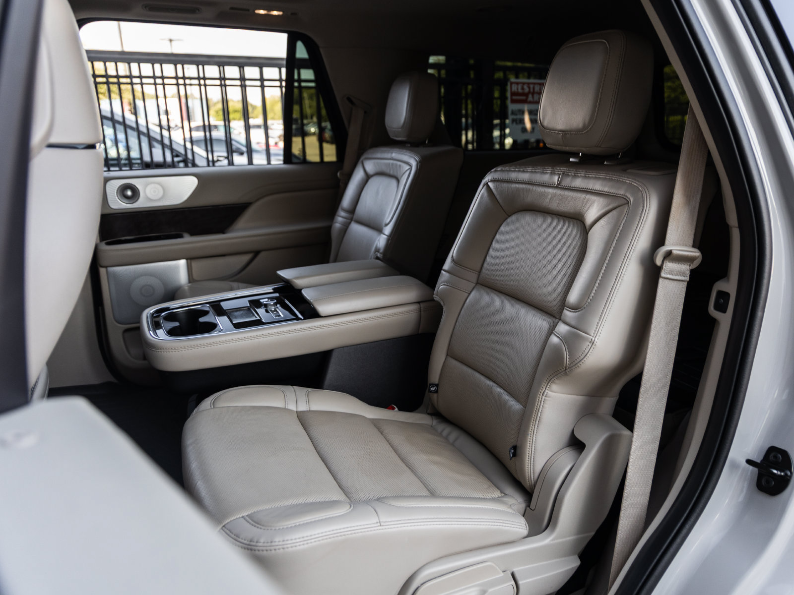 Used 2021 Lincoln Navigator Reserve w/ Luxury Package RWD image 33