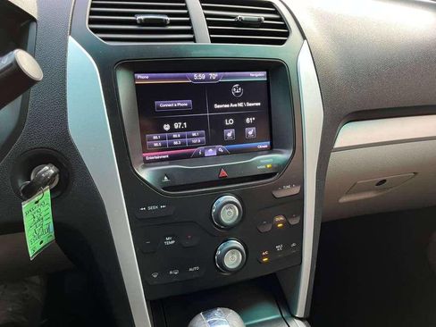 Used 2013 Ford Explorer XLT image 19