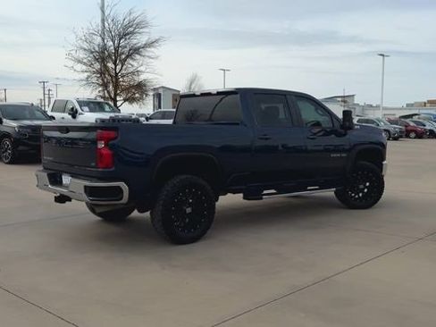 Used 2022 Chevrolet Silverado 2500 LT w/ Convenience Package image 8