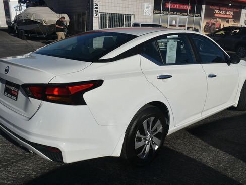 Used 2022 Nissan Altima 2.5 S FWD image 2