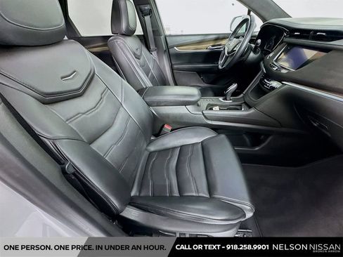 Used 2017 Cadillac XT5 Platinum AWD/4WD image 30
