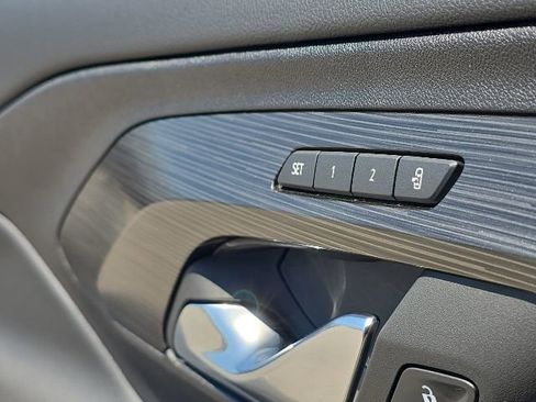 Used 2024 GMC Terrain SLT w/ Tech Package FWD image 26