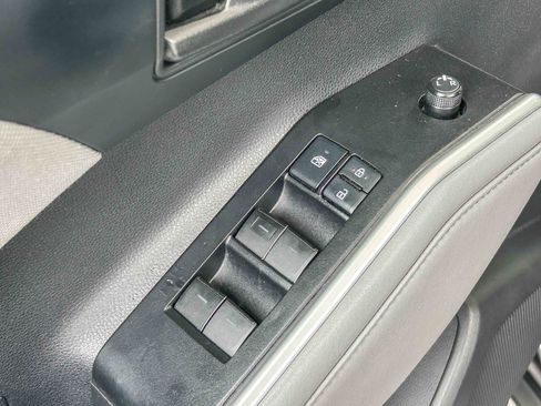 Used 2021 Toyota Highlander L FWD image 25