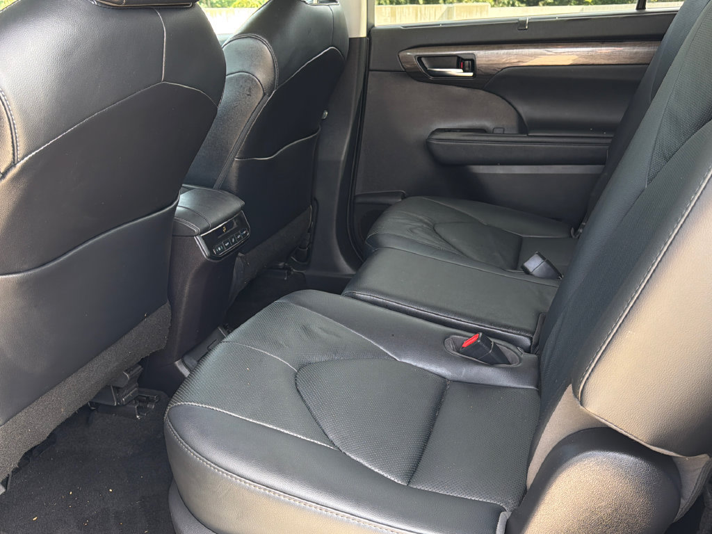 Used 2021 Toyota Highlander Limited AWD/4WD image 18