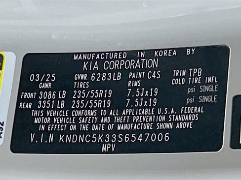 Used 2025 Kia Carnival EX FWD image 30