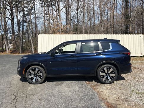 New 2026 Mitsubishi Outlander FWD image 7