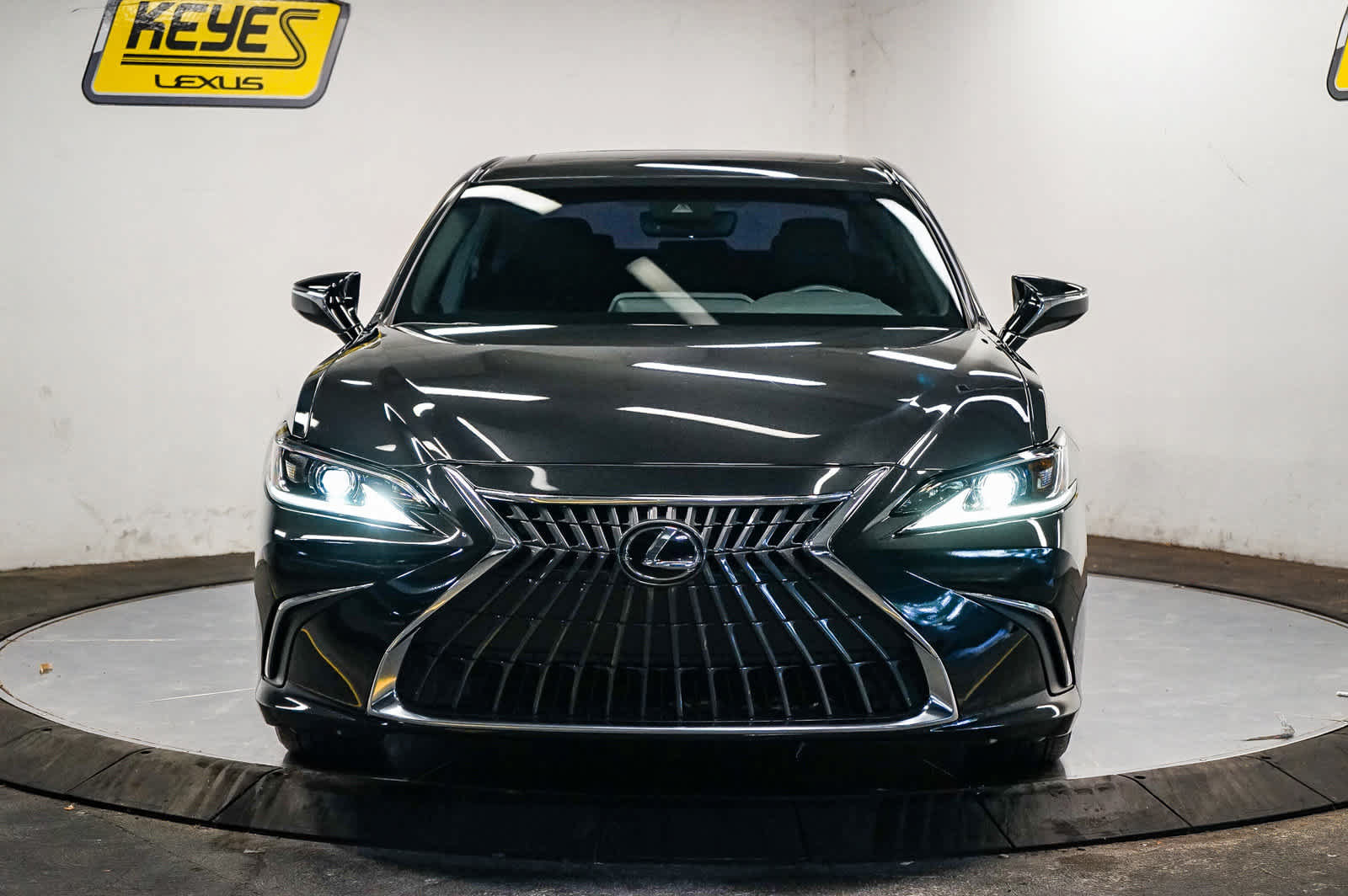 Used 2024 Lexus ES 350 w/ Accessory Package (Z2) FWD image 2