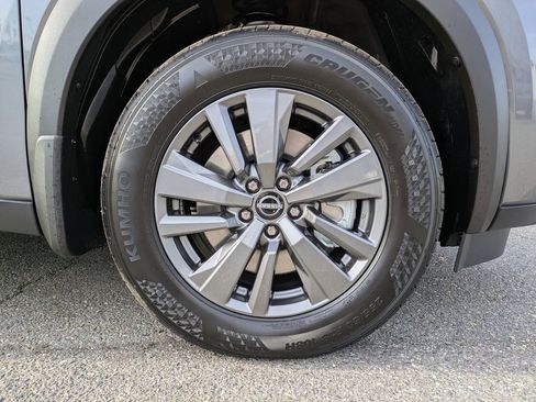 New 2025 Nissan Pathfinder SV w/ SV Premium Package image 11