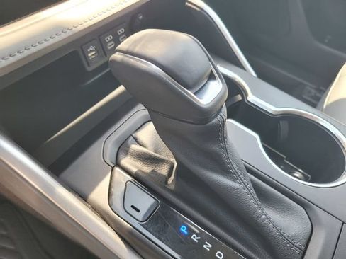Used 2023 Toyota Highlander XLE AWD/4WD image 18