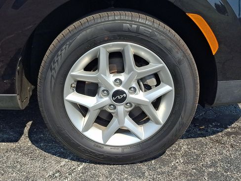 Used 2025 Kia Soul LX w/ LX Technology Package FWD image 8