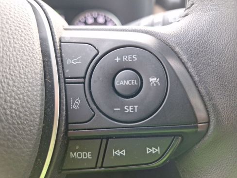 Used 2022 Toyota RAV4 XLE Premium image 20