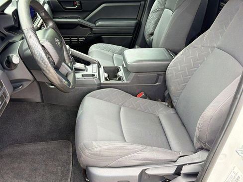 Used 2024 Toyota Tacoma SR image 5