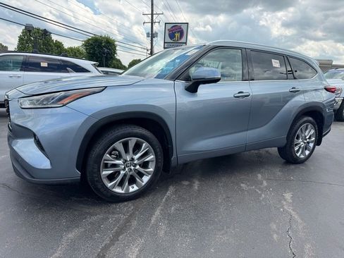 Used 2021 Toyota Highlander Limited AWD/4WD image 2