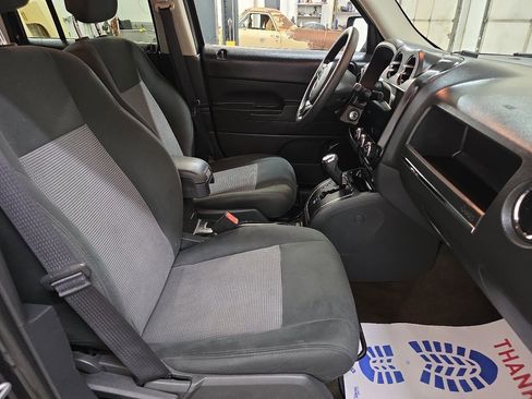 Used 2014 Jeep Patriot Sport image 38