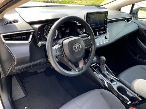 Used 2021 Toyota Corolla LE FWD image 17