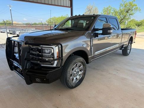 Used 2023 Ford F350 Lariat w/ Lariat Ultimate Package image 3