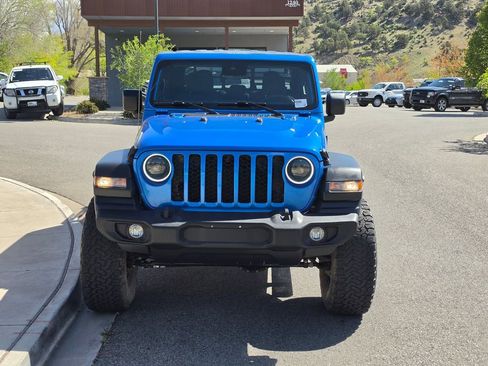 Used 2020 Jeep Gladiator Sport w/ Quick Order Package 24S AWD/4WD image 3