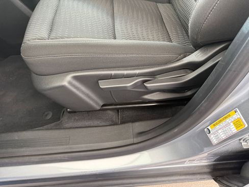 Used 2025 Chevrolet Equinox LT image 23