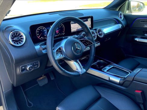 Used 2025 Mercedes-Benz GLB 250 4MATIC image 17