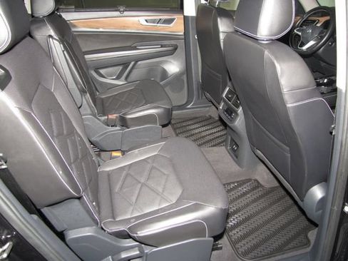 Used 2024 Volkswagen Atlas SE FWD image 19