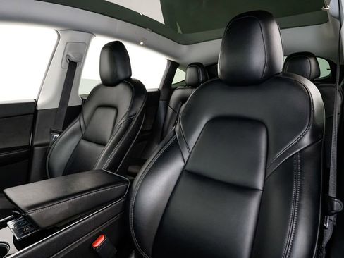 Used 2021 Tesla Model Y Long Range image 9