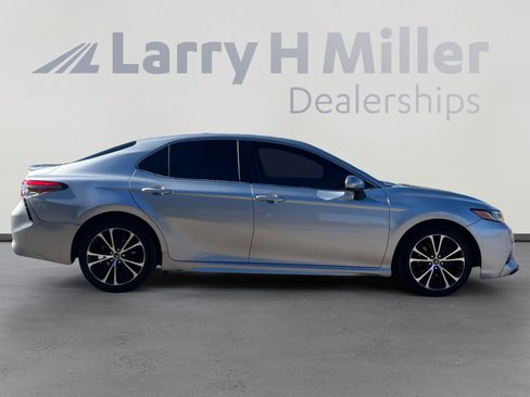 Used 2018 Toyota Camry SE image 6