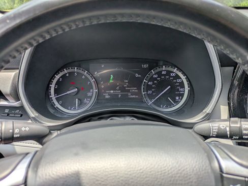 Used 2021 Toyota Highlander XLE FWD image 18