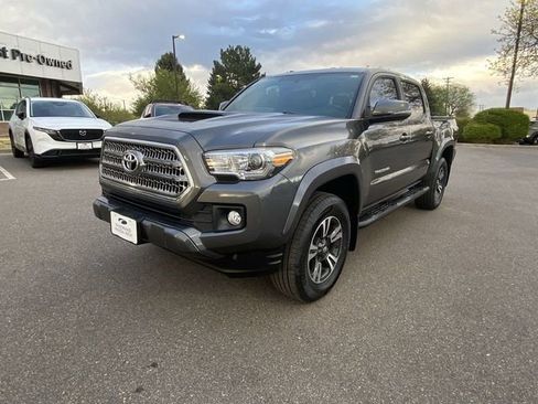 Used 2017 Toyota Tacoma TRD Sport w/ Tow Package (A/T) AWD/4WD image 8