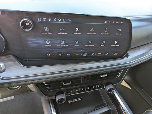 Used 2025 Chevrolet Suburban Z71 AWD/4WD image 15