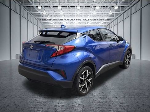 Used 2021 Toyota C-HR XLE FWD image 3