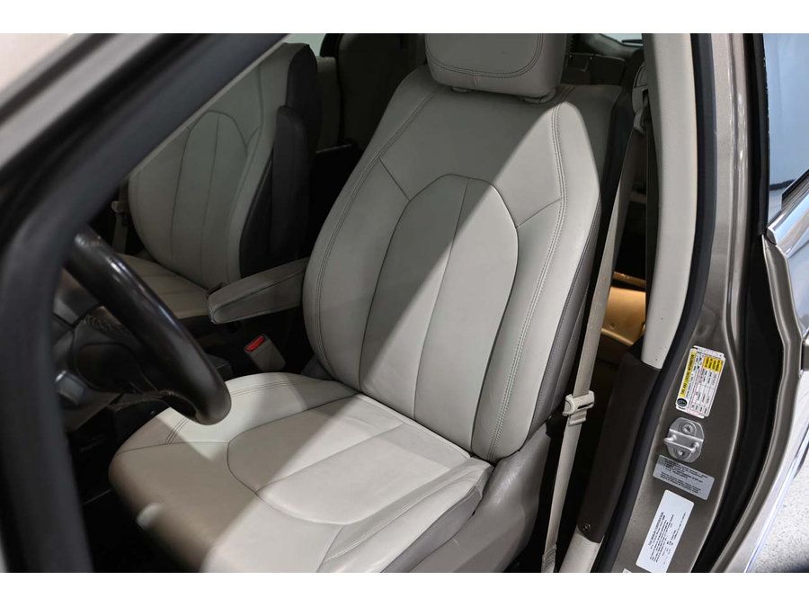 Used 2017 Chrysler Pacifica Touring-L FWD image 14