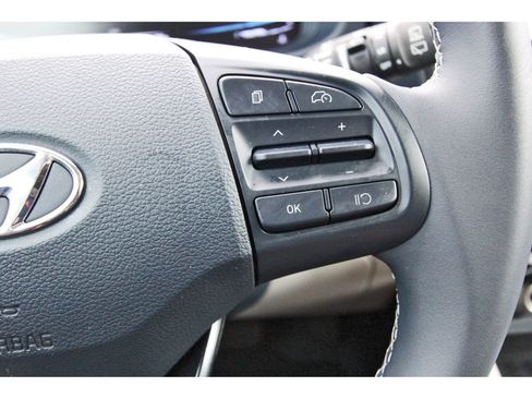 Used 2025 Hyundai Venue Limited FWD image 20