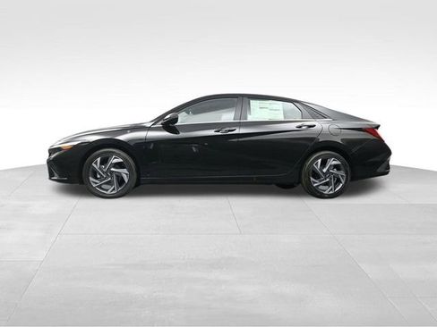 New 2026 Hyundai Elantra Limited image 35