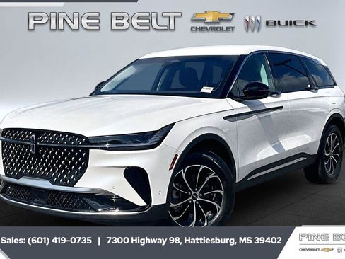 Used 2024 Lincoln Nautilus Premier image 10